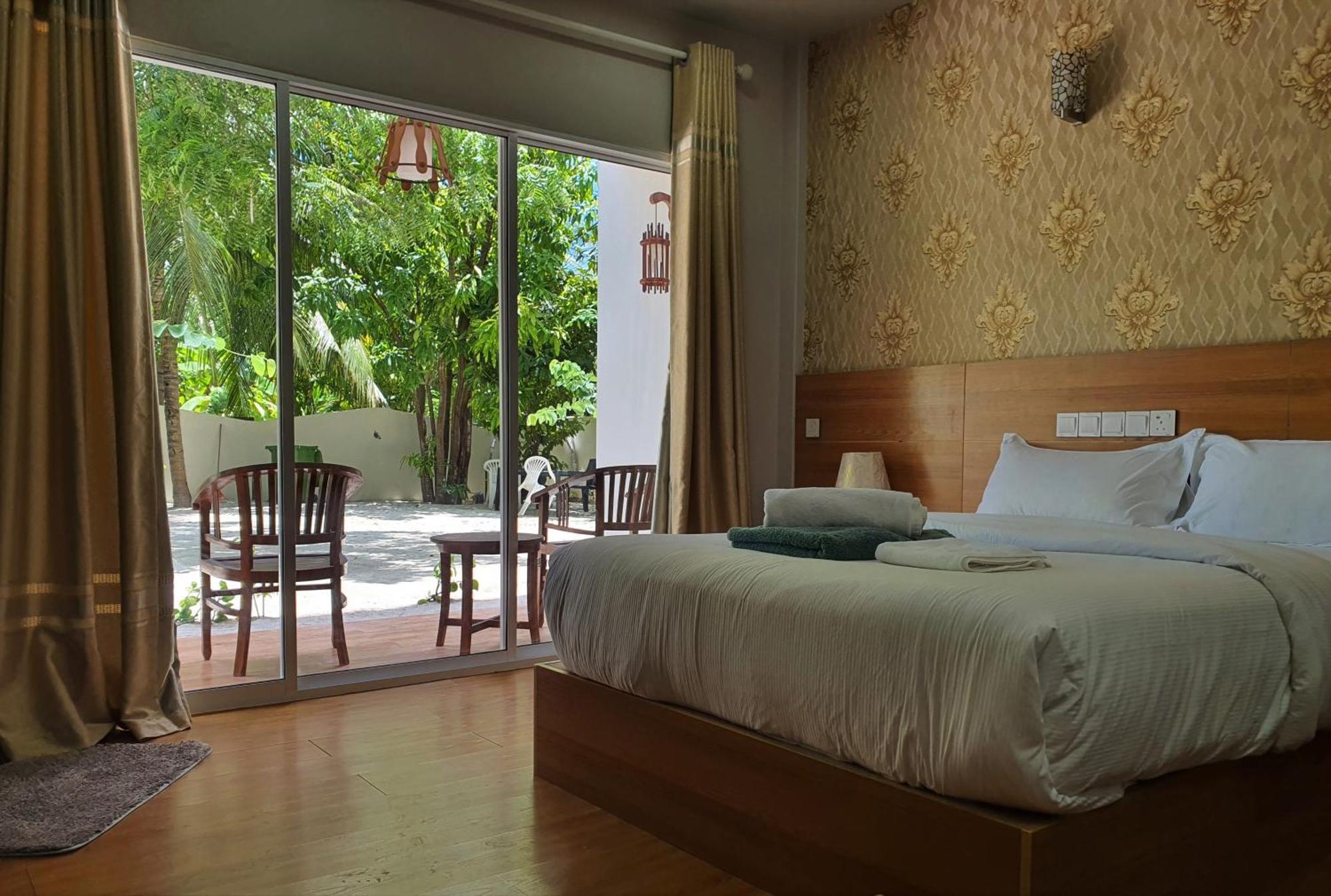 Ukulhas Villa Beach Hotel Екстер'єр фото